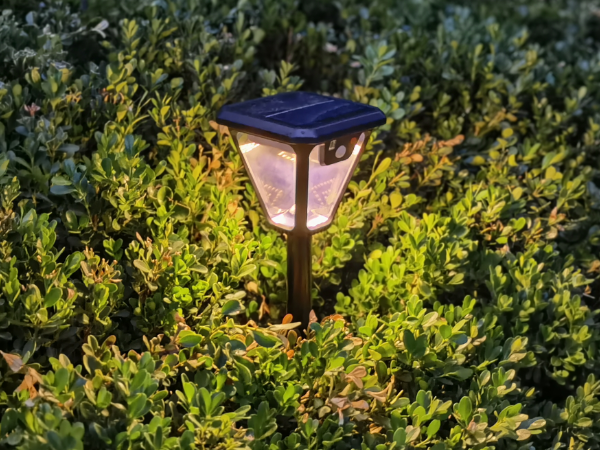 Lámpara LED de potencia solar sensor de movimiento para el césped de jardín de pared al aire libre 
